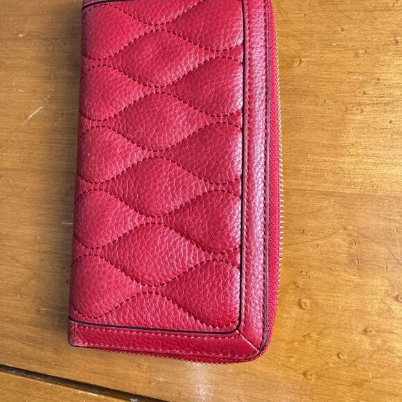 Vera Bradley Sycamore Georgia Red Quilted Wallet with Zip-Around Closure - Picture 7 of 10